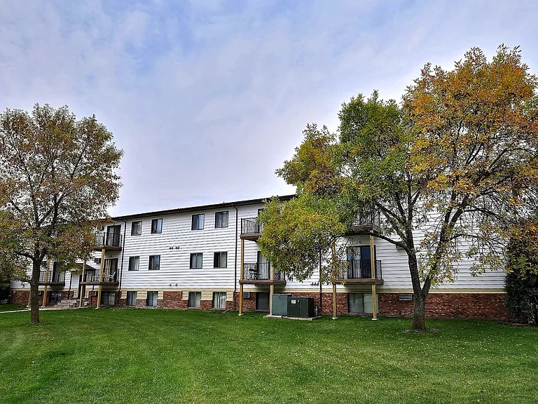 Fargo, ND Southgate Apartments | Exterior