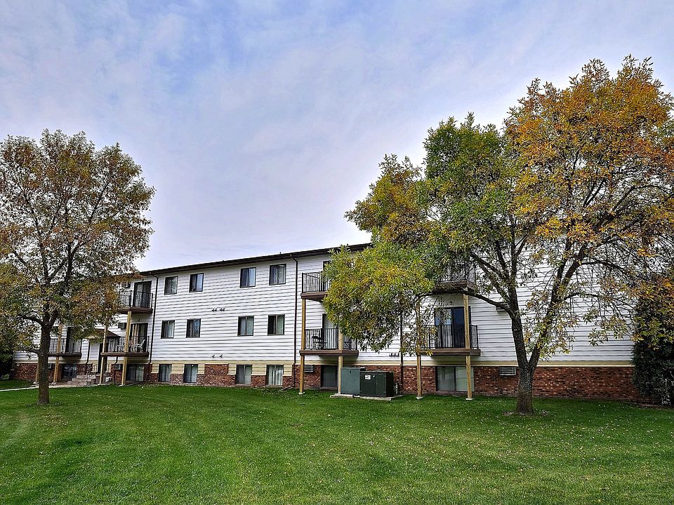Fargo, ND Southgate Apartments | Exterior