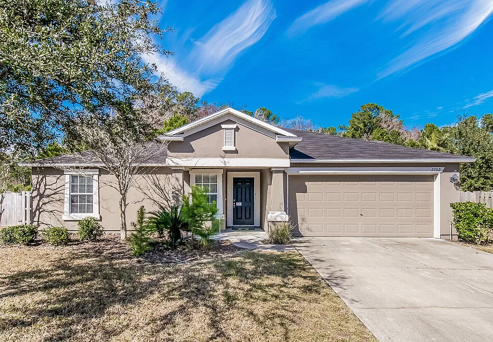 2702 Woodsdale Dr