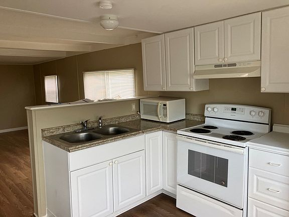 4th image of 87 Laura Ln