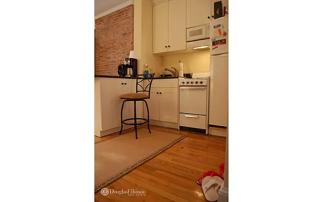 Rented by Douglas Elliman | media 27