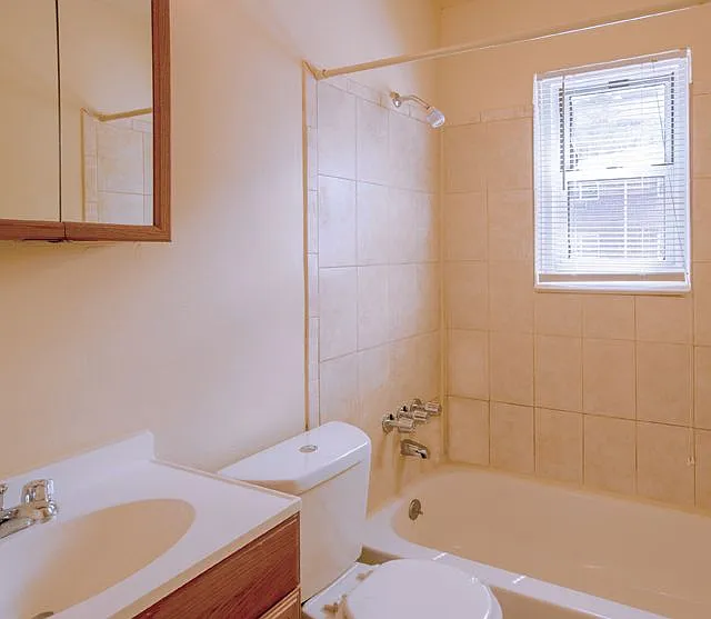 Valley Manor Apartments — Photo 9