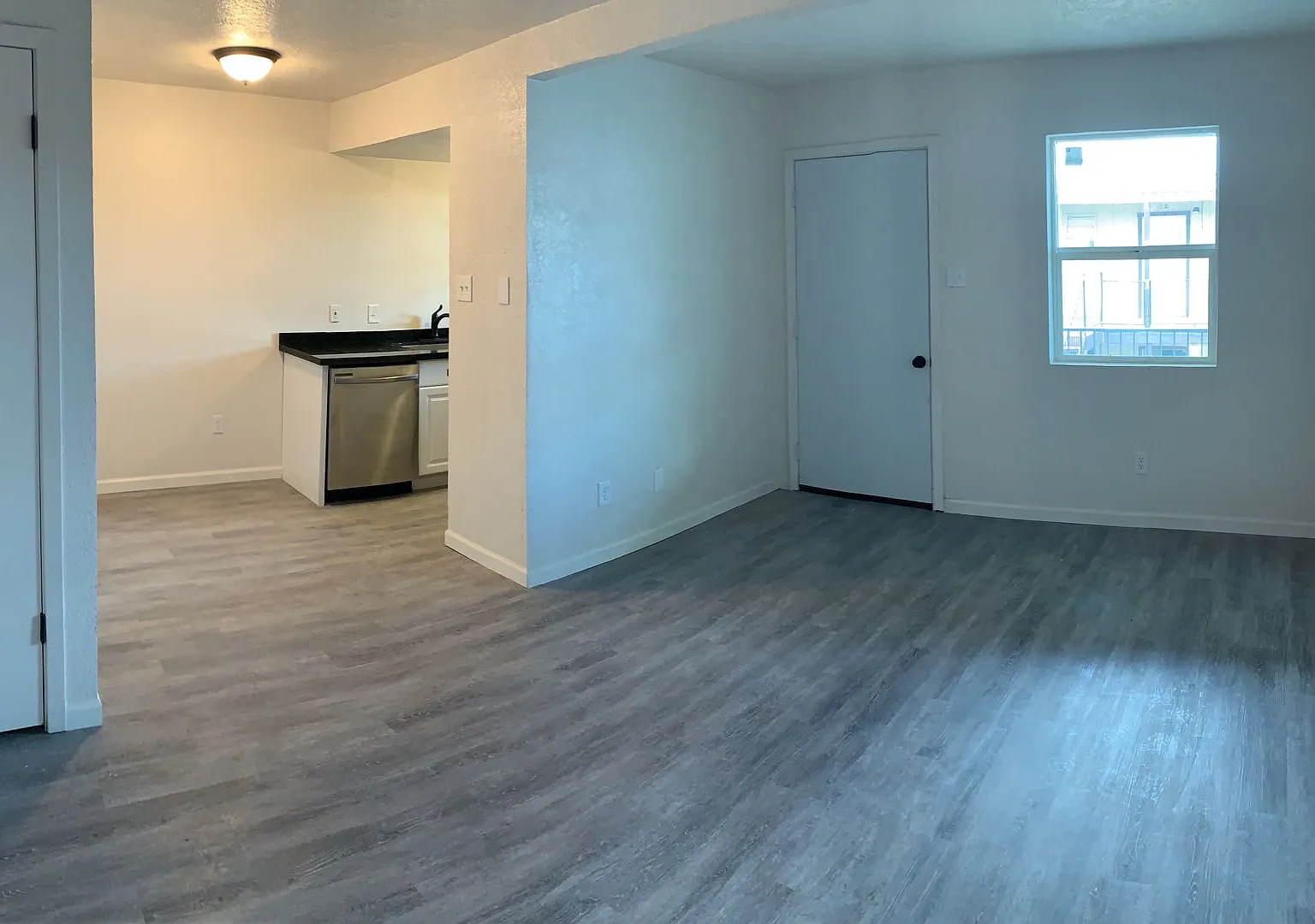 East 12th Townhomes and Apts — Photo 3