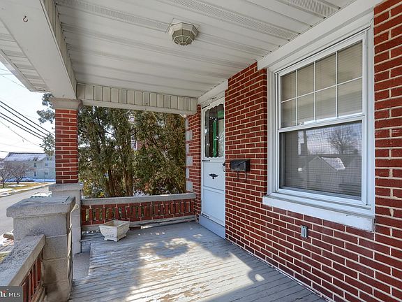 5th image of 111 N Railroad St