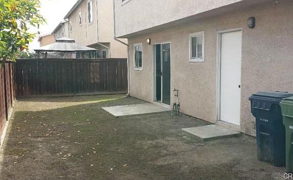4th image of 1559 E 117th St
