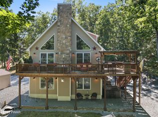 301 Powderhorn Dr, Lackawaxen, PA 18435