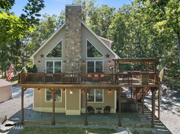 301 Powderhorn Dr, Lackawaxen, PA 18435