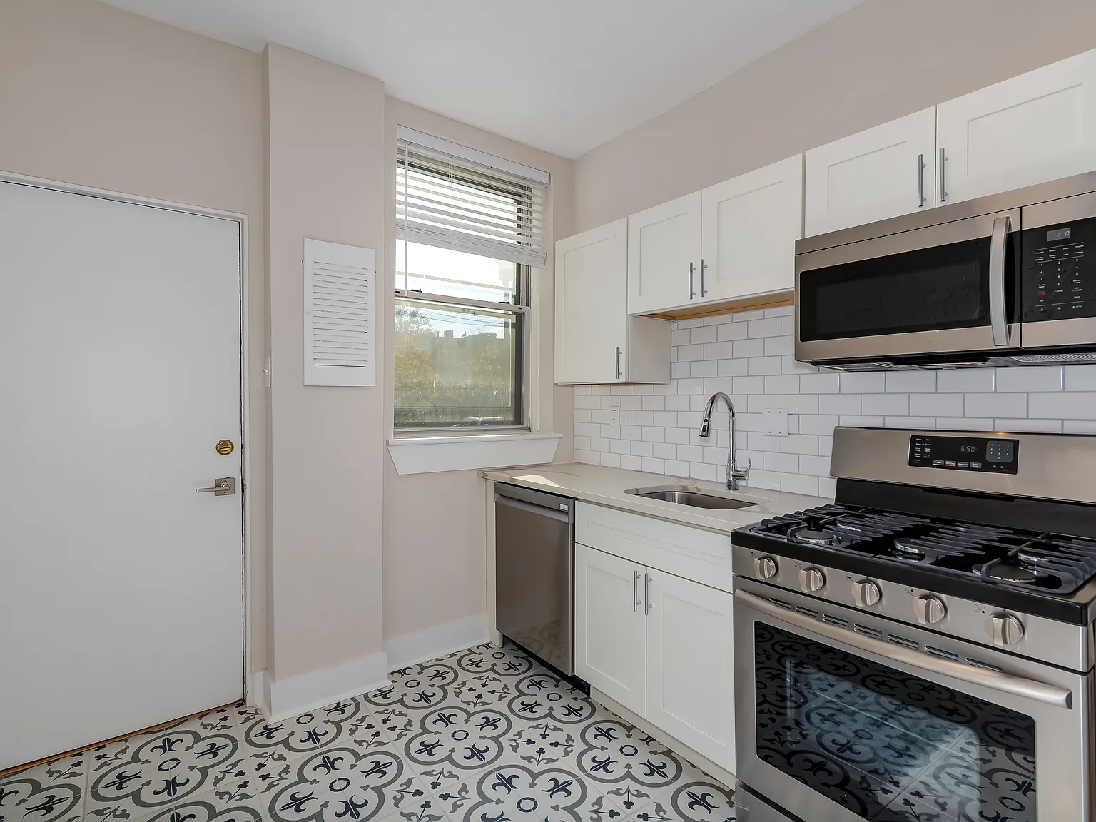 2 bed, $1,395 — Photo 2