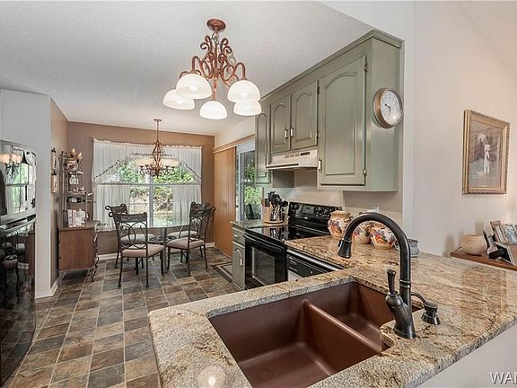 3rd image of 13740 Apple Ln