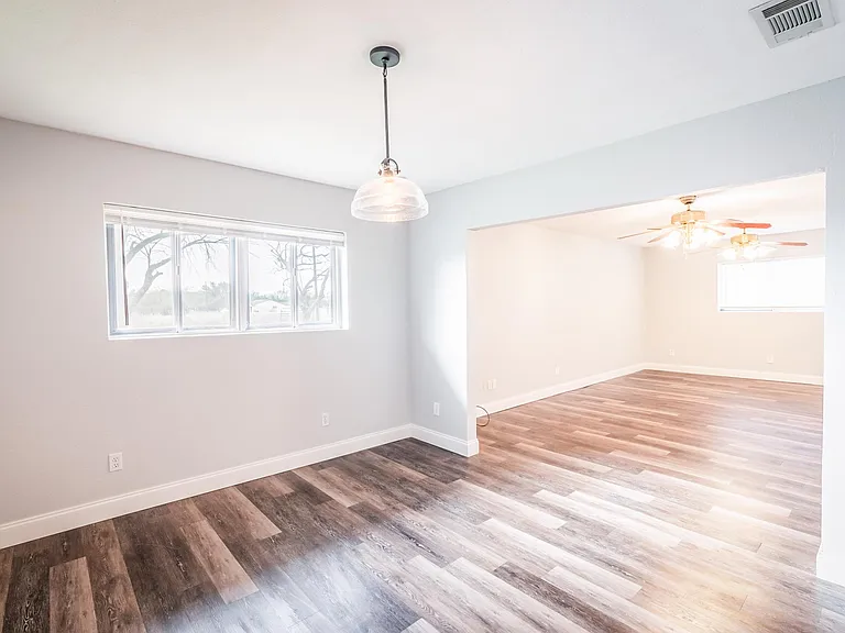 Living room/ Dining room
