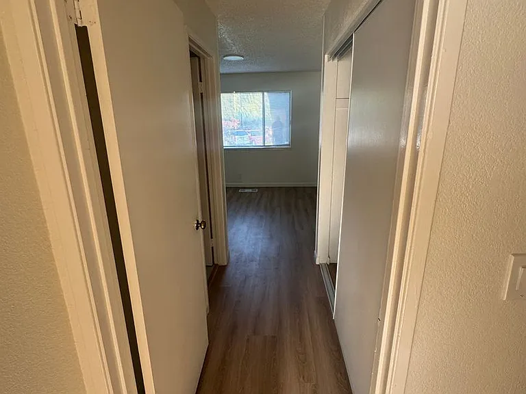 512 Lancaster Ln — Photo 9