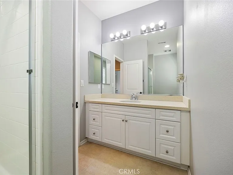 691 E Valencia St — Photo 18