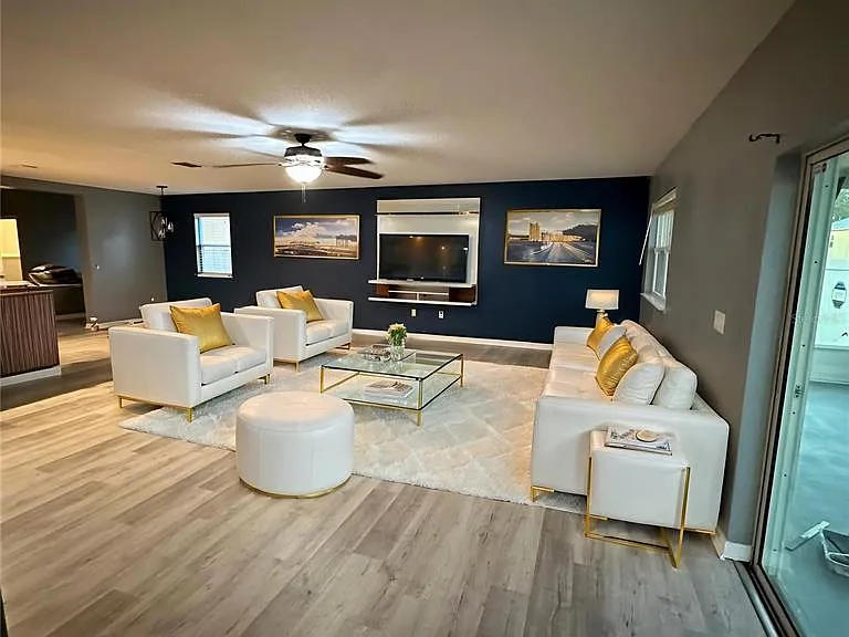 944 Killarney Ln — Photo 6
