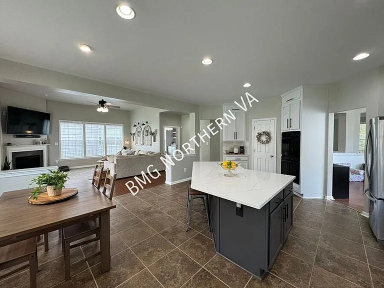 8930 Kingbird Ct — Photo 9