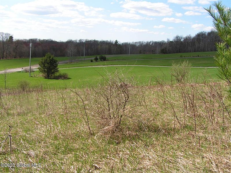 2nd image of 122 Peeters Road