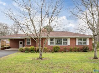 210 Auburn St, Centre, AL 35960