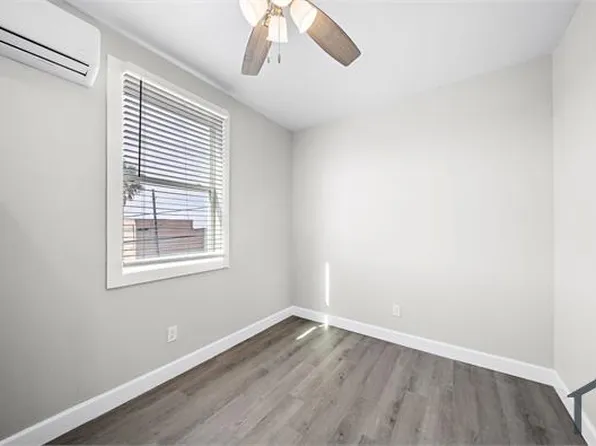 614 35th St #2, Galveston, TX 77550