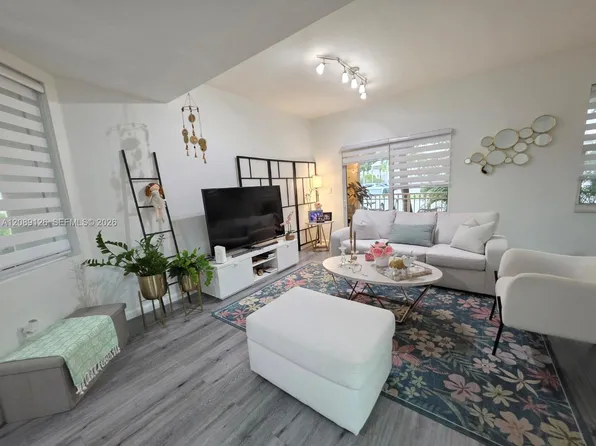11403 NW 89th St APT 111, Doral, FL 33178