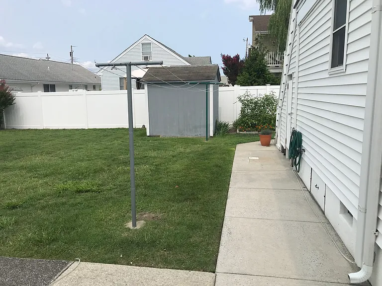 207 E Toledo Ave — Photo 31