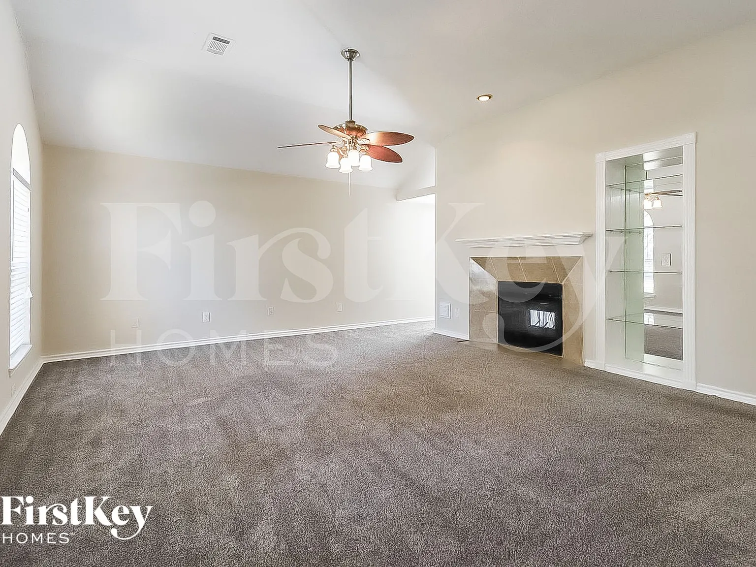3 bed, 2.0 bath, 2352 sqft, $2,280 — Photo 2