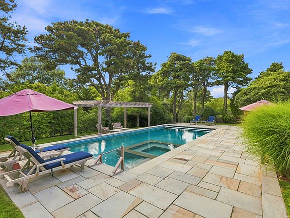 3rd image of 135 Surfside Rd