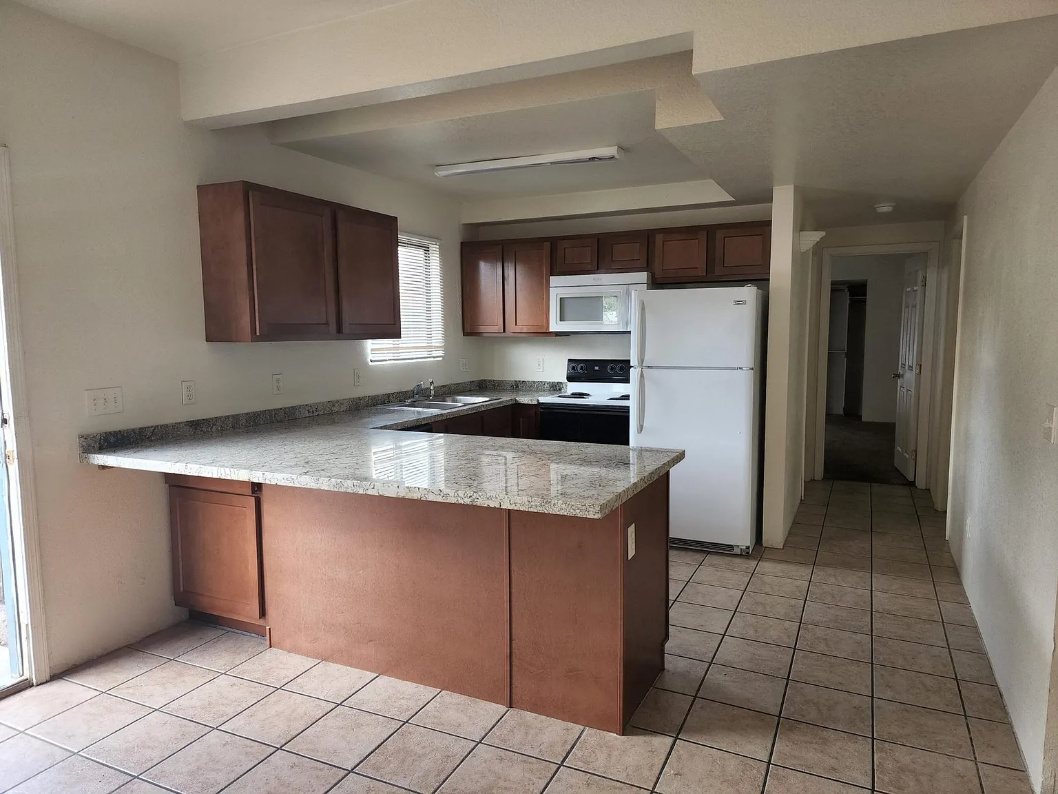 5 bed, 1674 sqft, $3,425 — Photo 4