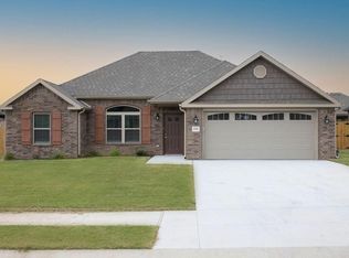 1710-1712 1714 Charismatic Dr, Prairie Grove, AR 72753