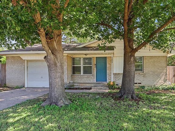 5th image of 1005 Monterey Dr