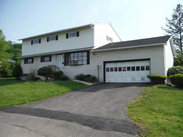 109 Park St, Harveys Lake, PA 18618