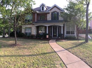 631 Creekwood Ln, Grand Prairie, TX 75052