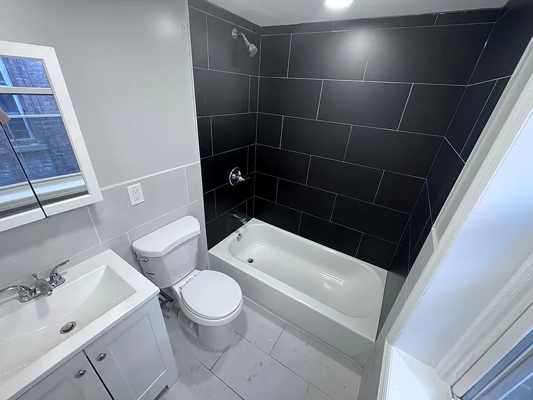 88 Pulaski St #10R — Photo 4