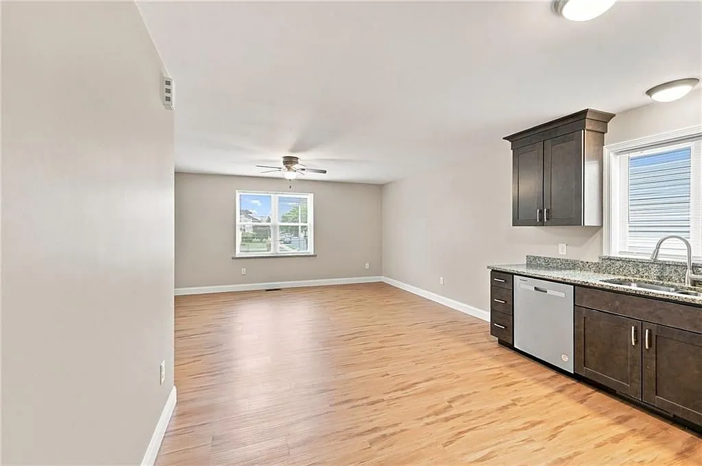 3 bed, 2.0 bath, 1196 sqft, $2,500 — Photo 4