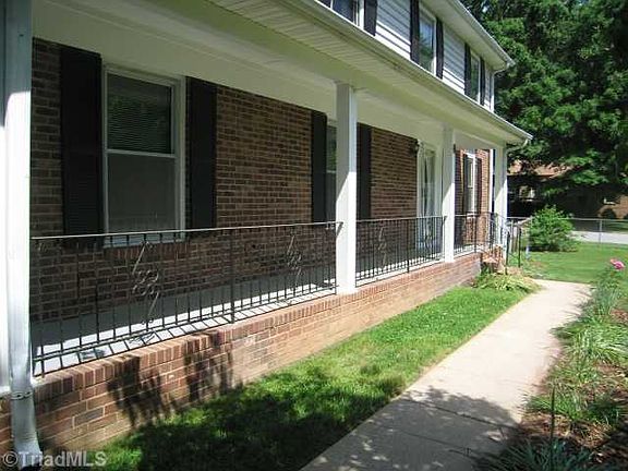 2nd image of 9 Round Oak Ct