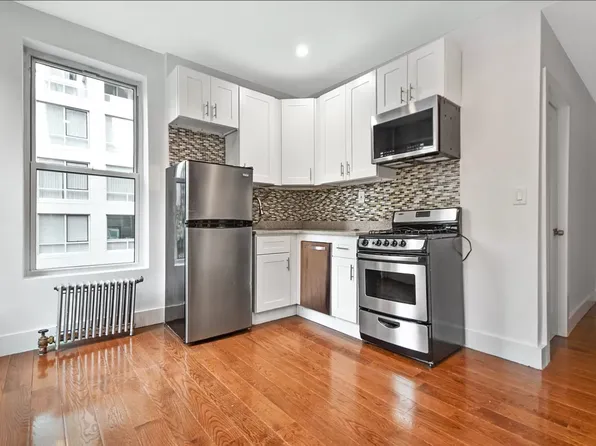 300 East 61st Street image 1 of 5
