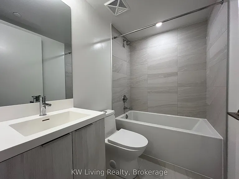 400 King St W #1123 — Photo 13