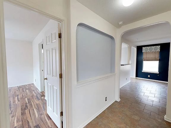 2nd image of 709 Clearbrook Ave