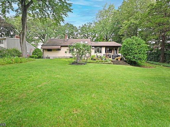 3rd image of 393 Gregory Rd