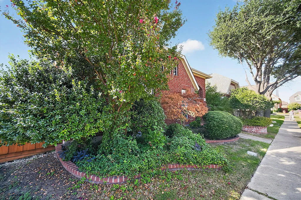3 bed, 1896 sqft, $2,500 — Photo 3