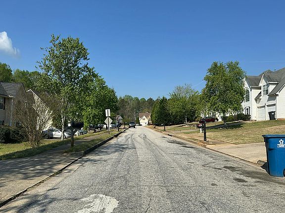 4th image of 495 Creekview Blvd