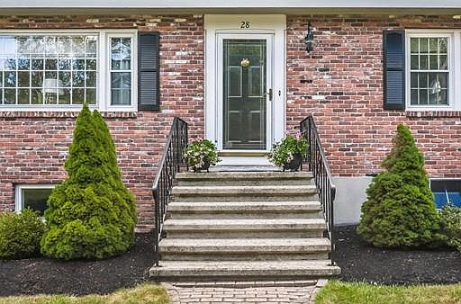 3rd image of 28 Kennel Hill Dr