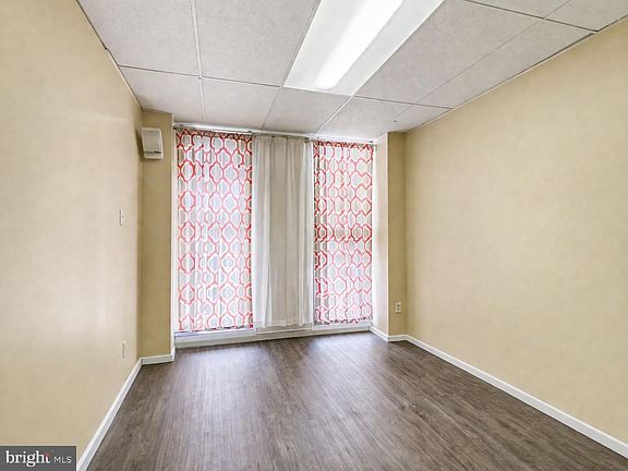 4th image of 520 Sanford Pl