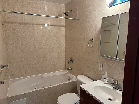 Rented by 18 REALTY | media 10
