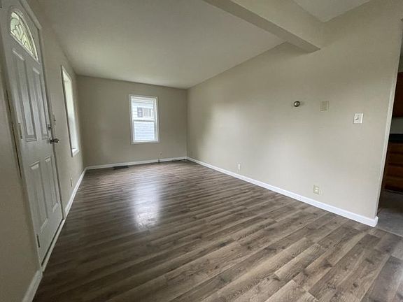 5th image of 163 Millwood St