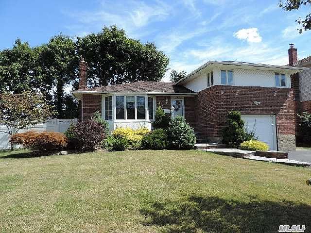 2nd image of 140 Gate Ln