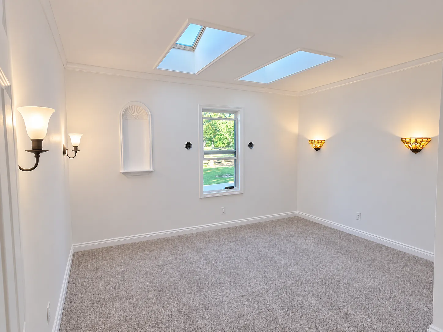 4 bed, $2,600 — Photo 3