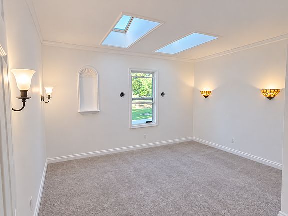 3rd image of 527 Aldor Ln