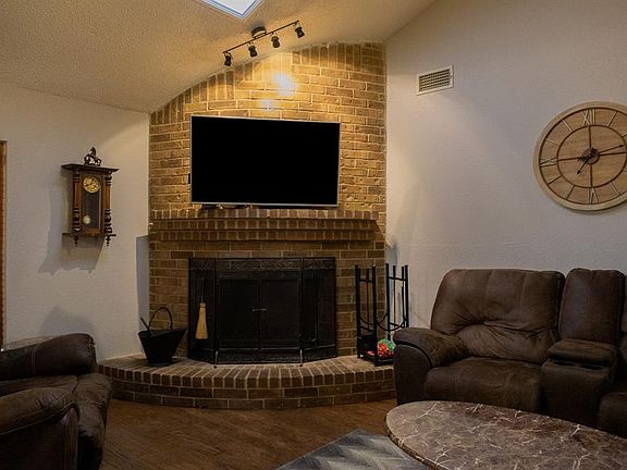 3rd image of 6303 Willow Springs Dr