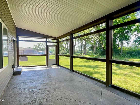 5th image of 615 Birchwood Cir
