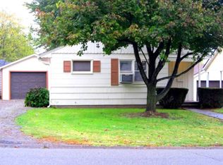 518 Schumaker St, Carmi, IL 62821