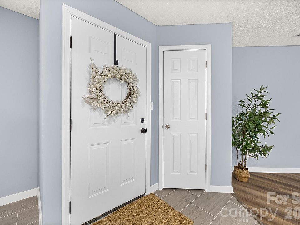 1st image of 15 Hamiltons Bay Ct #937